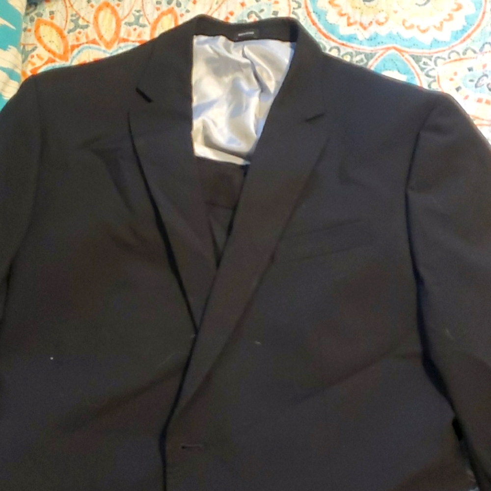 J.Ferrar BLACK Slim fit suit. 44R jacket, 38x32 pants. PROM SEASON!